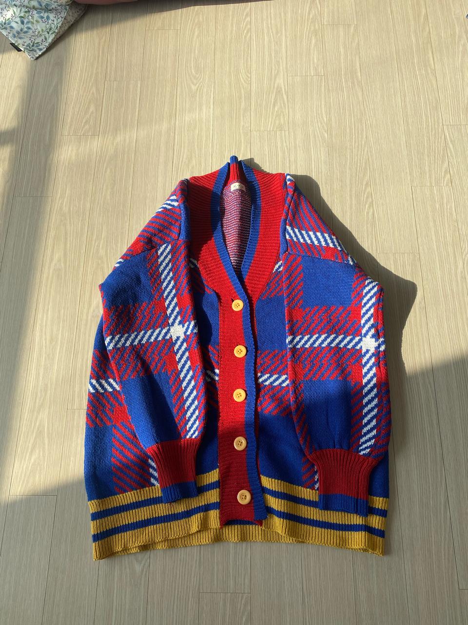 가디건 노랑 빨강 있어요. 사이즈 L. XL 공용