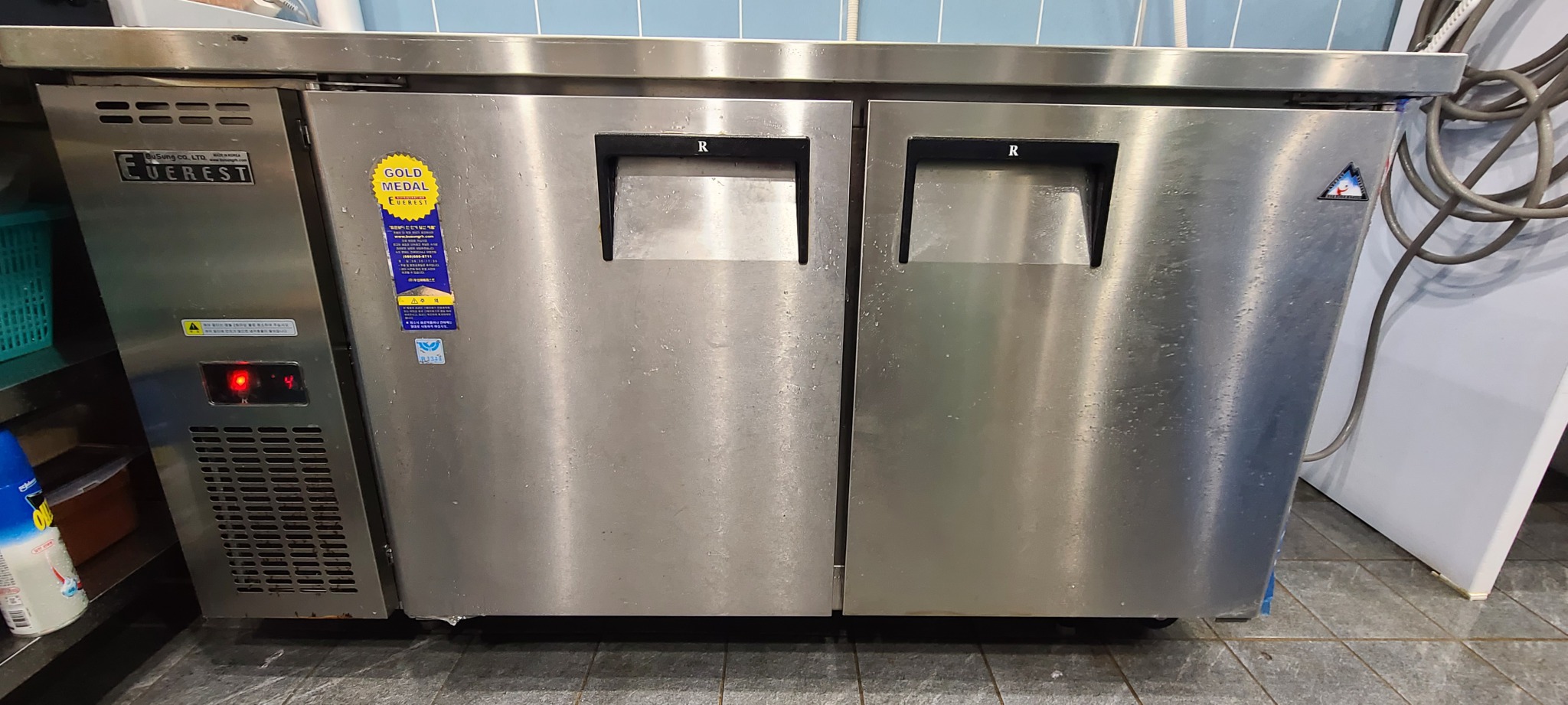 .에베레스트 냉장고.성애안끼는.냉장고