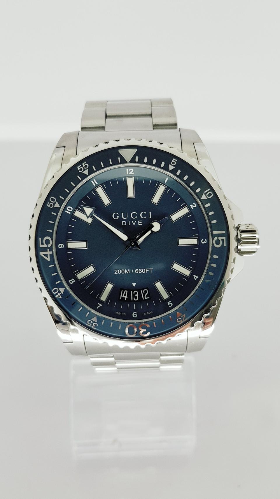 구찌 gucci 다이브 쿼츠 남성 메탈시계 YA136203