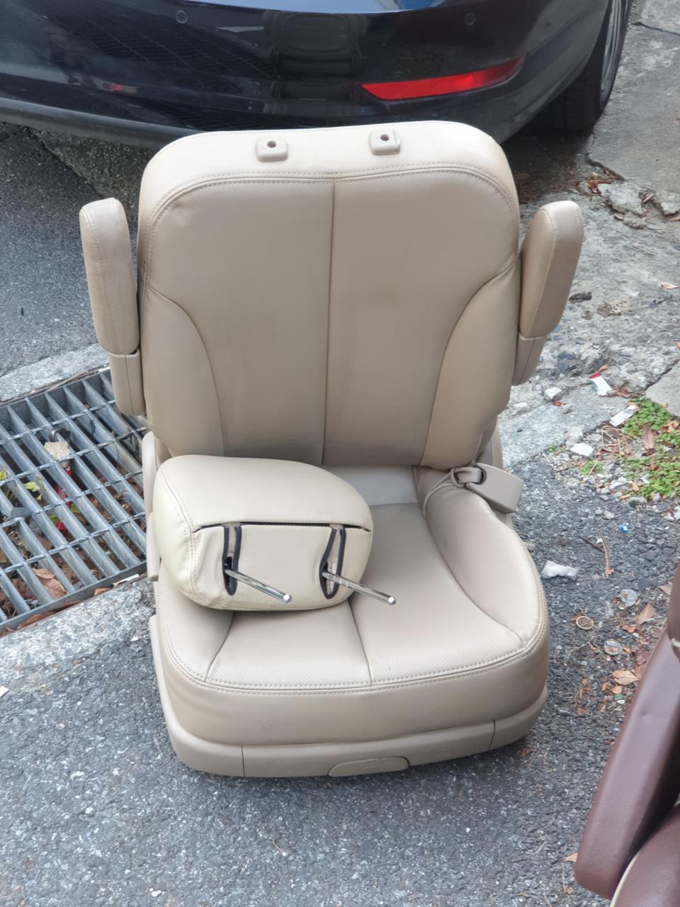 그랜드카니발 11인승 2열 시트무분합니다