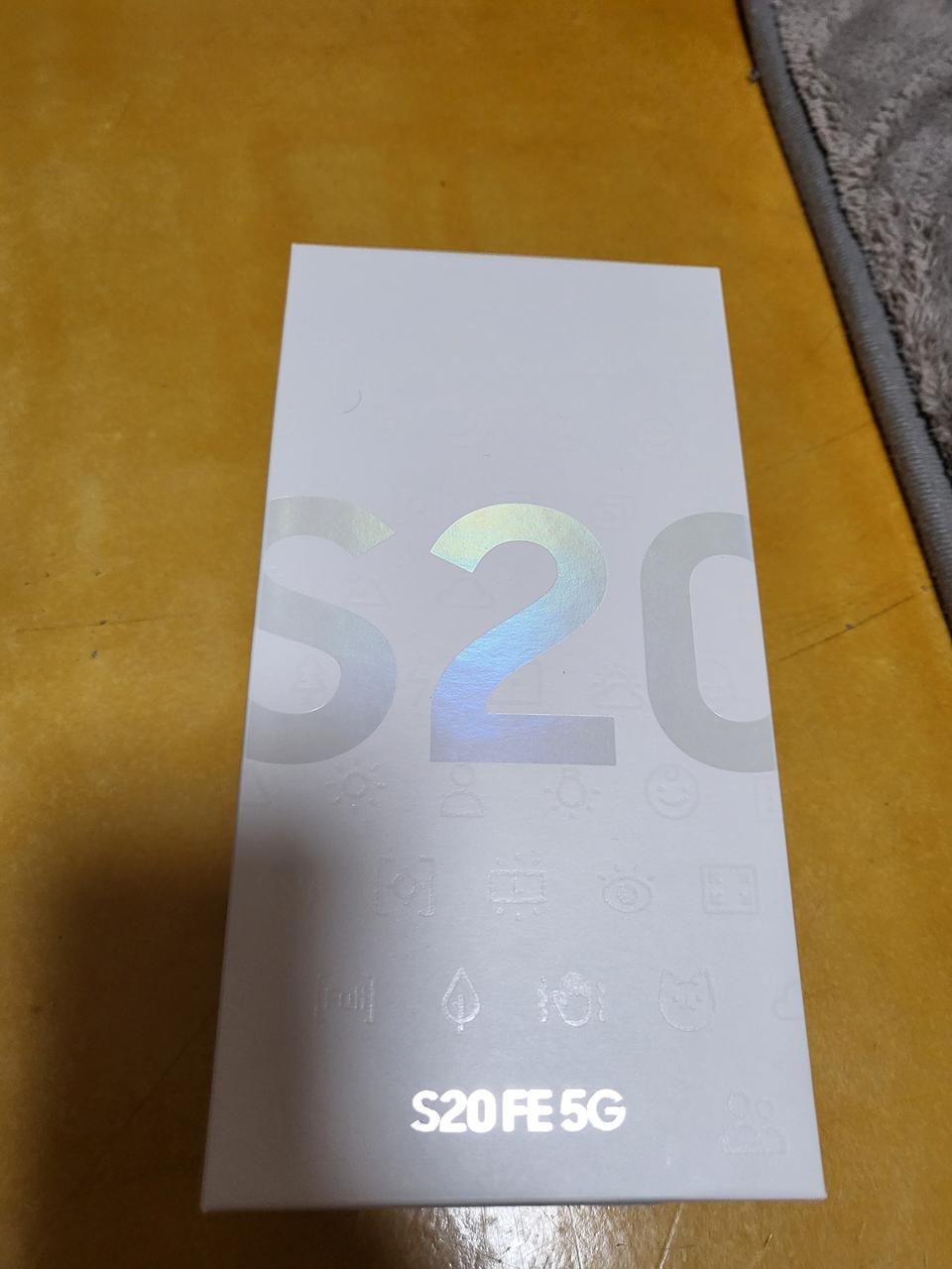 갤럭시s20fe 클라우드화이트 128gb 팝니다
