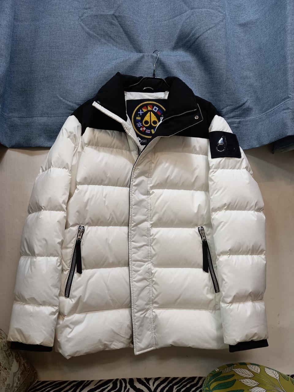 무스너클 구스패딩ㅡ화이트