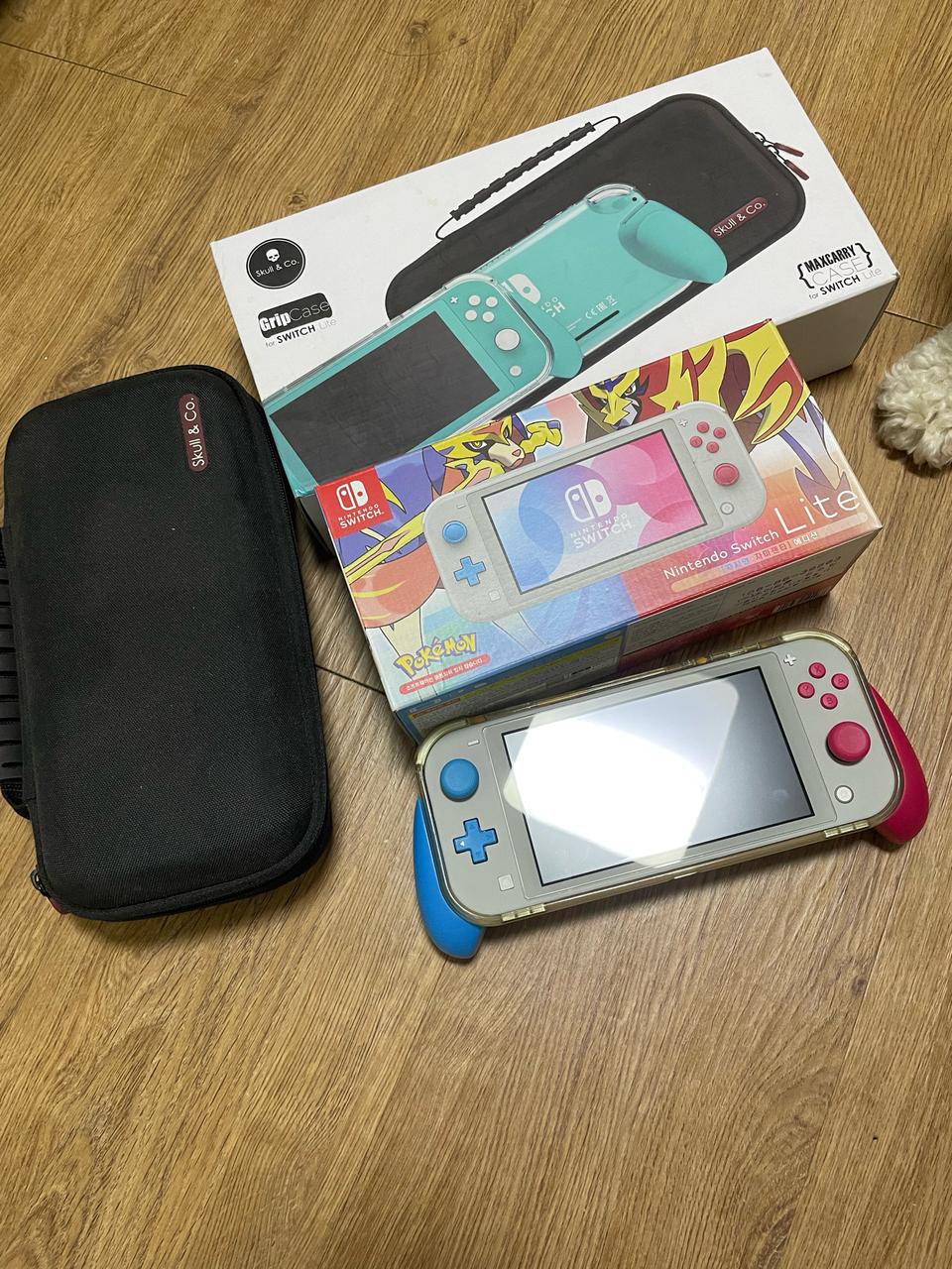 닌텐도 스위치 라이트 에디션, 스컬앤코 세트