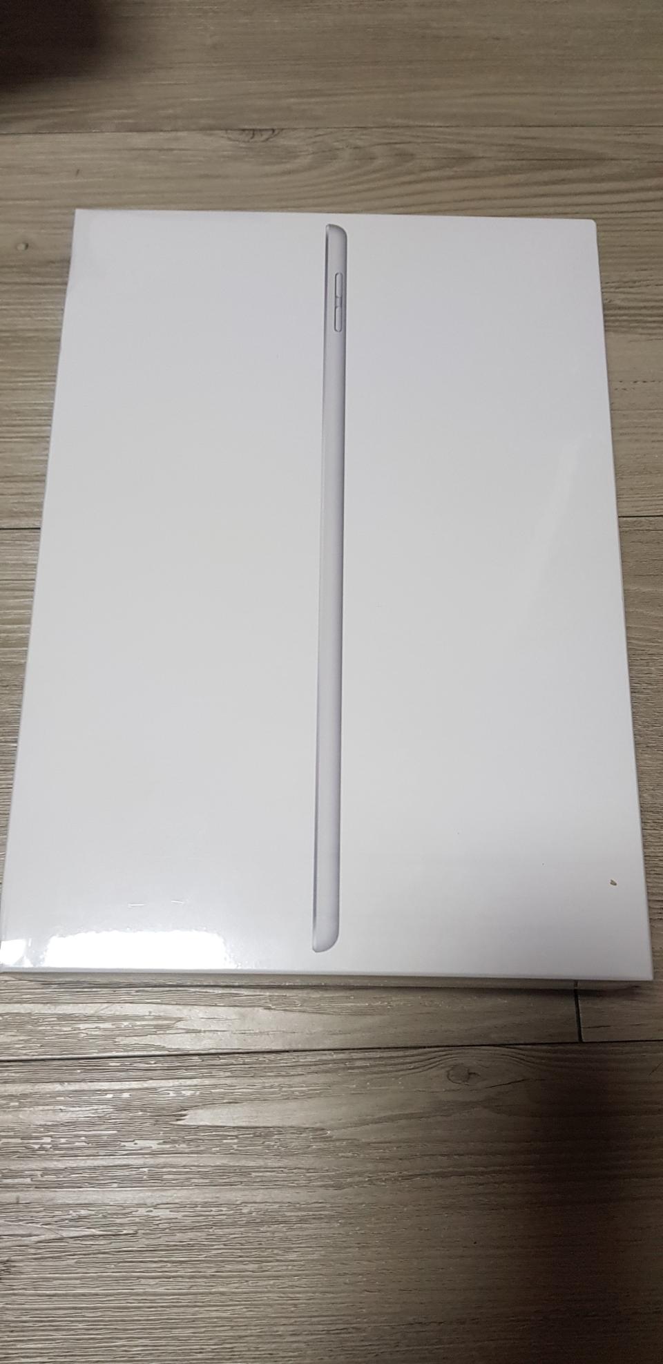 아이패드8세대 그레이 32기가 미개봉팝니다