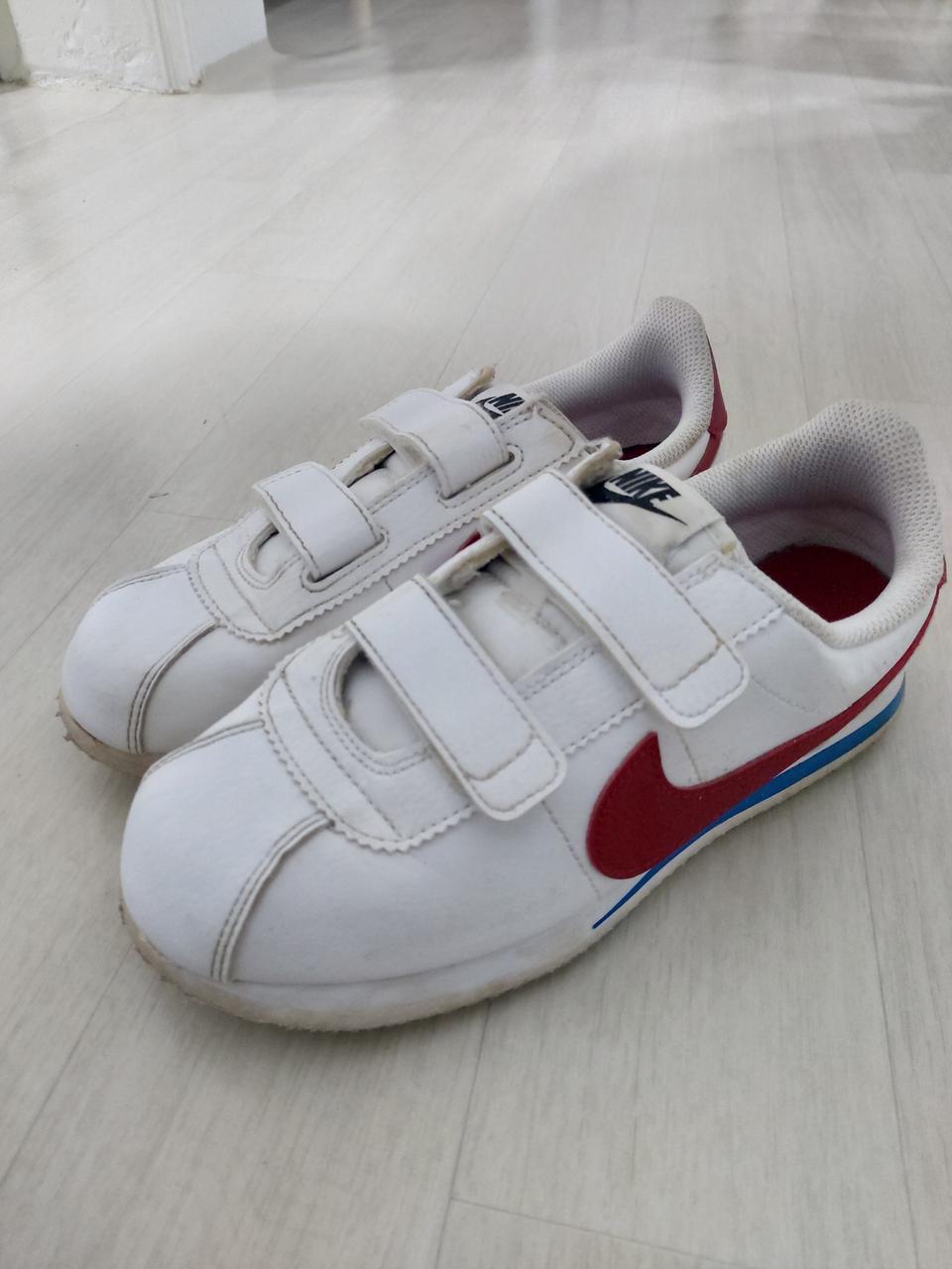 나이키 220 운동화