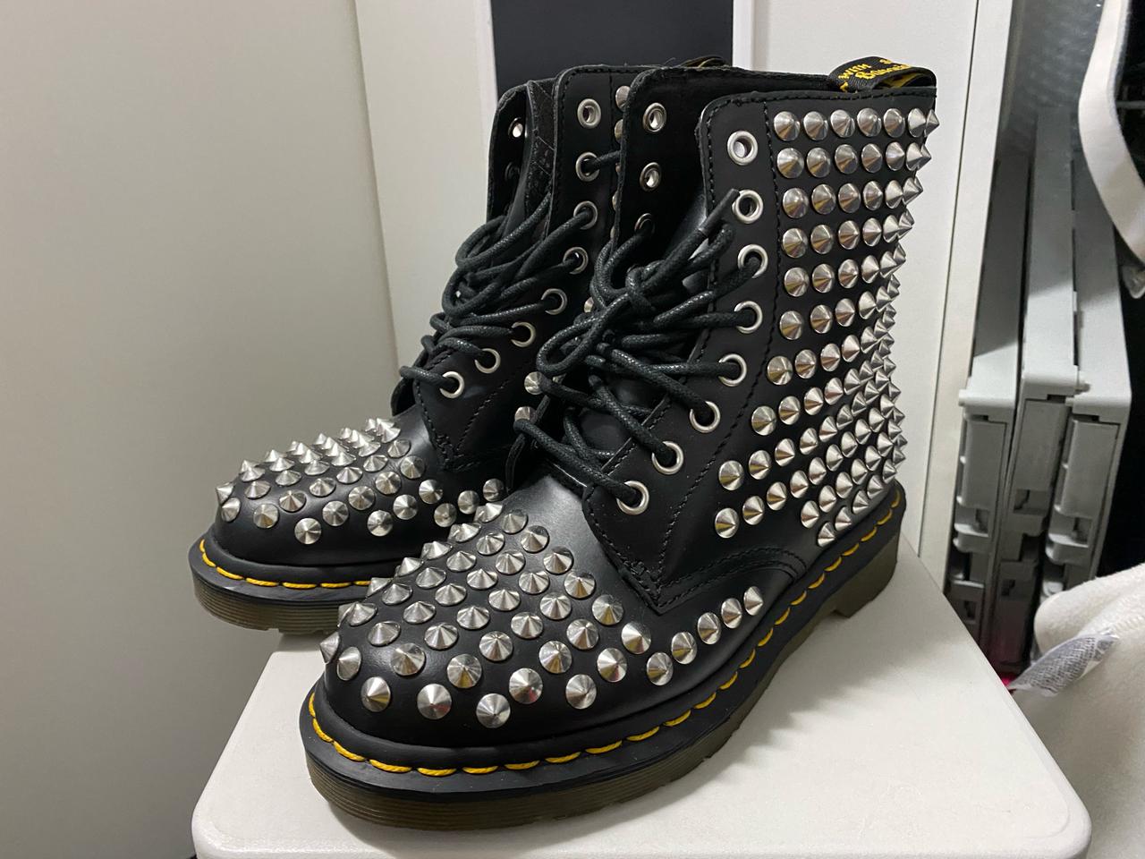 닥터마틴 1460 8홀 스파이크 uk3 부츠 220
