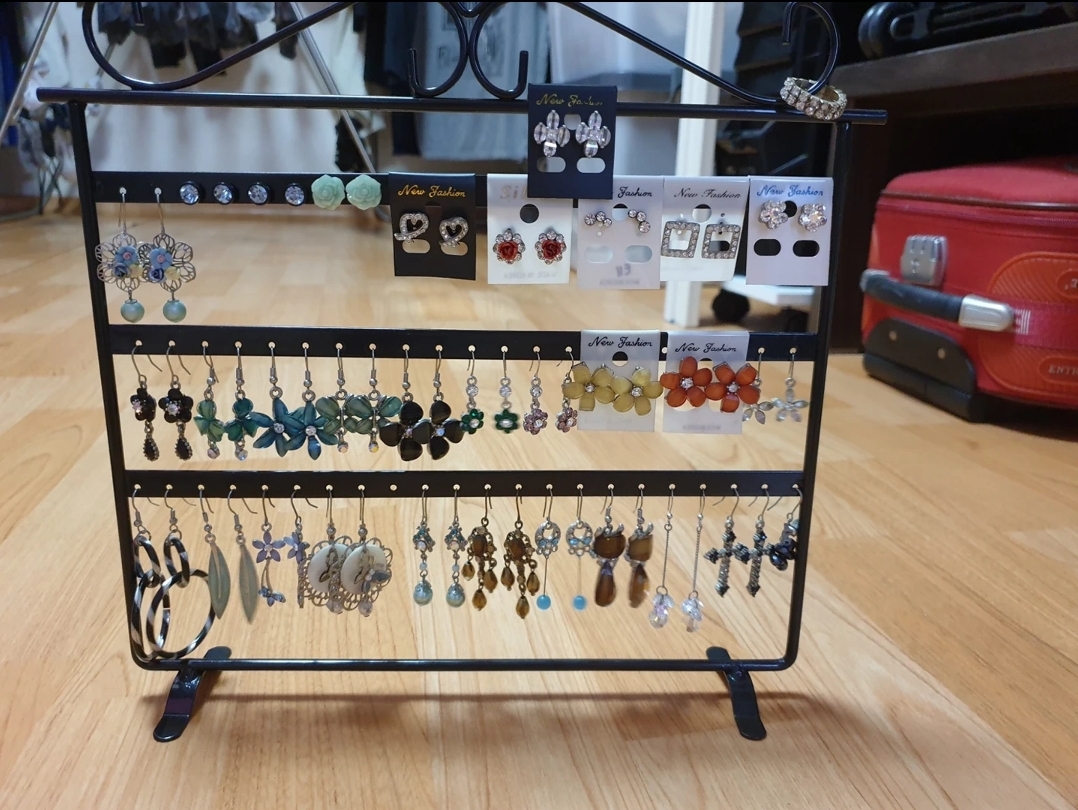 귀걸이 30쌍과 진열대 일괄