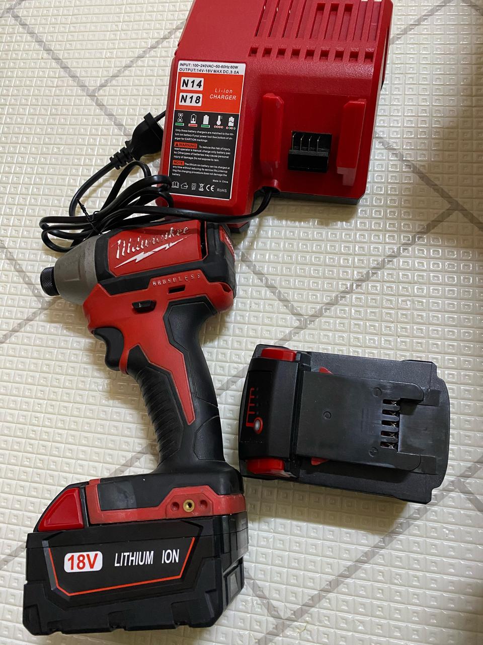 밀워키 충전드라이버