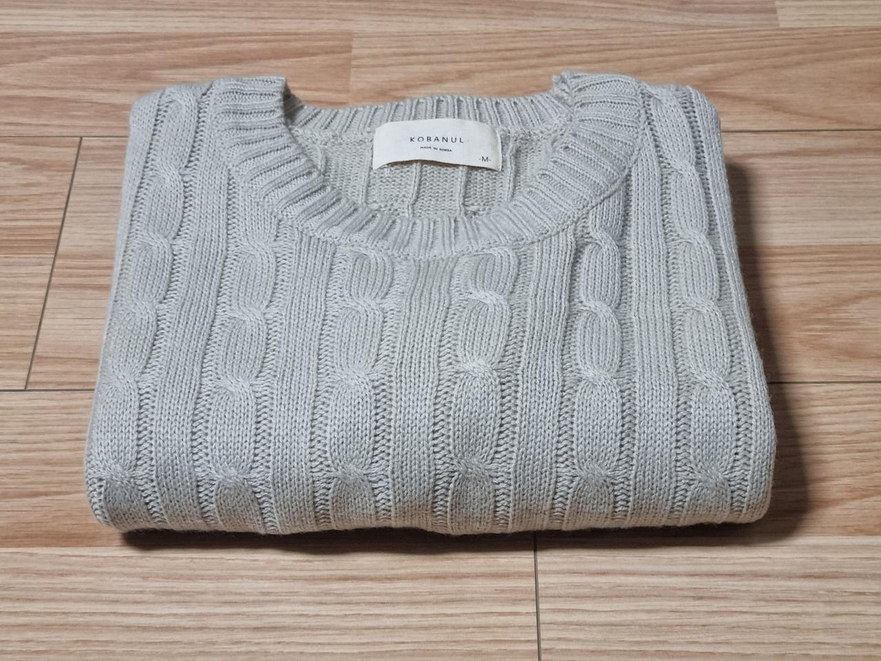 베이지 꽈배기 니트