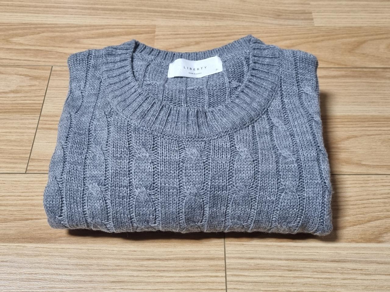 그레이 꽈배기 니트