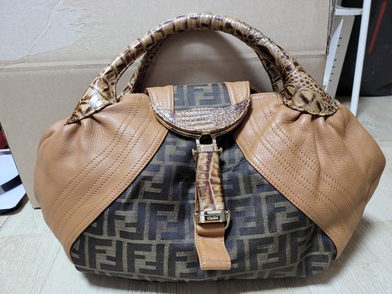 정품)펜디 스파이백 위빙백