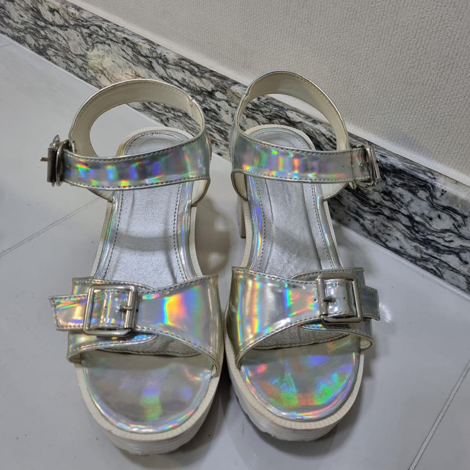 여성 홀로그램 통굽 샌들 팝니당