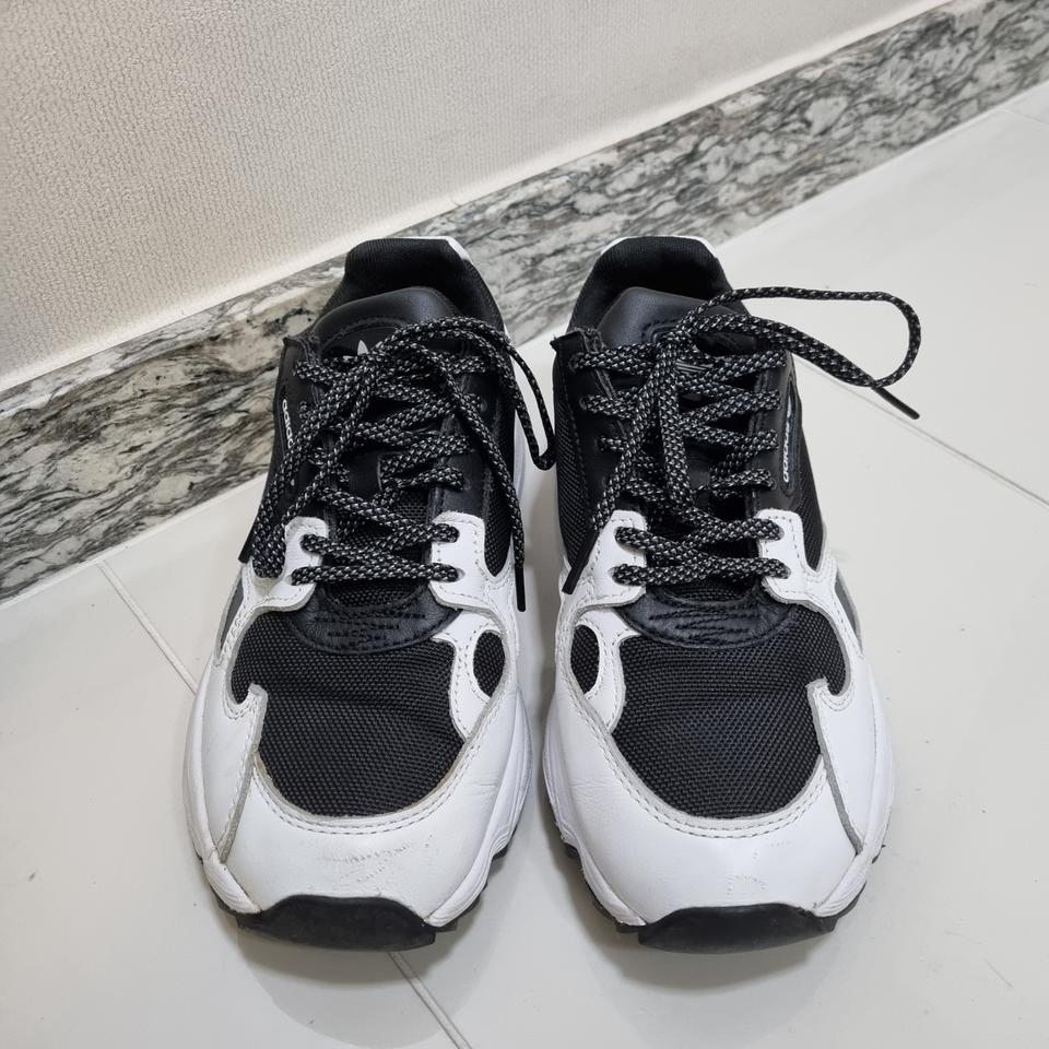 아디다스 팔콘 트레일 W 팝니당