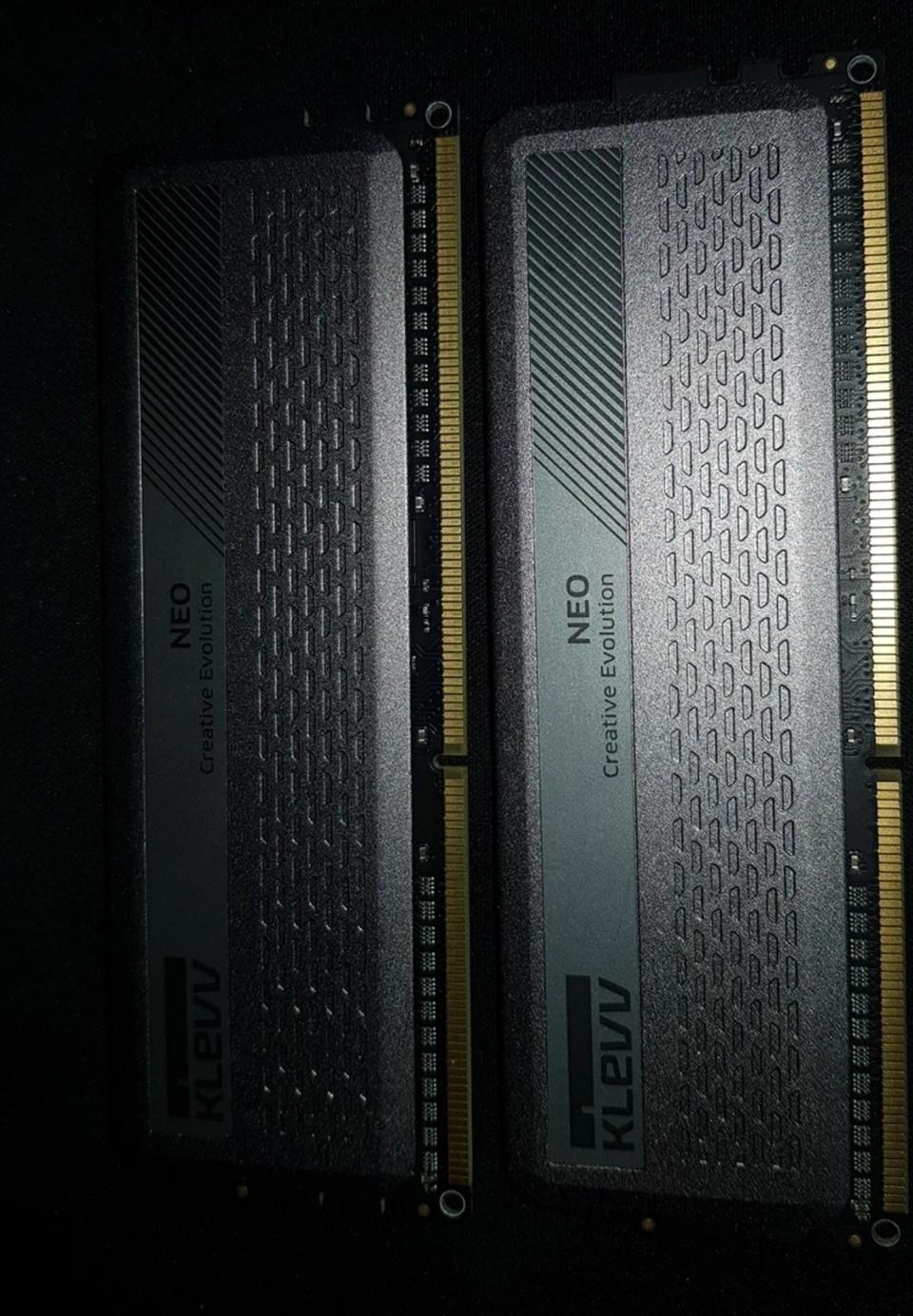 ddr3 4g 1개 2133mhz(pc용) 1개 남음