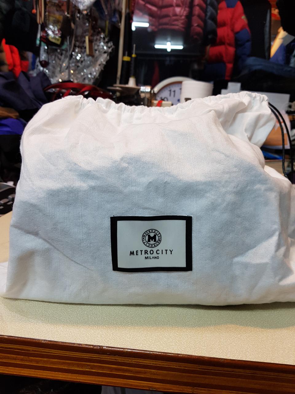 메트로시티 거의 새것가방