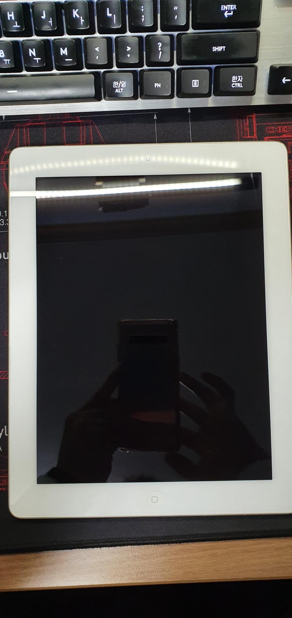 아이패드2 32G 와이파이 액정 세로줄 3만원
