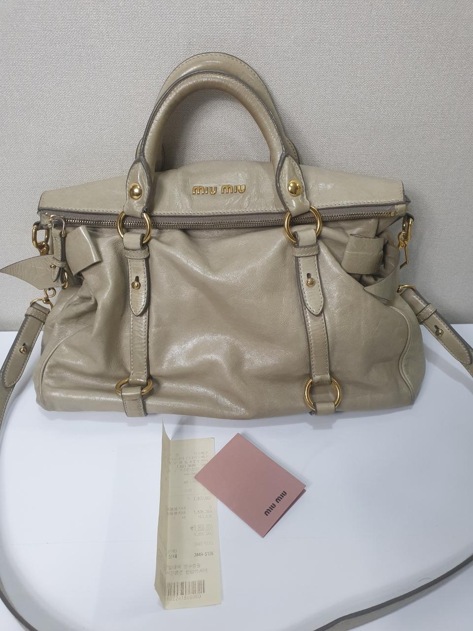 정품 미우미우 사첼백 영수증 있음