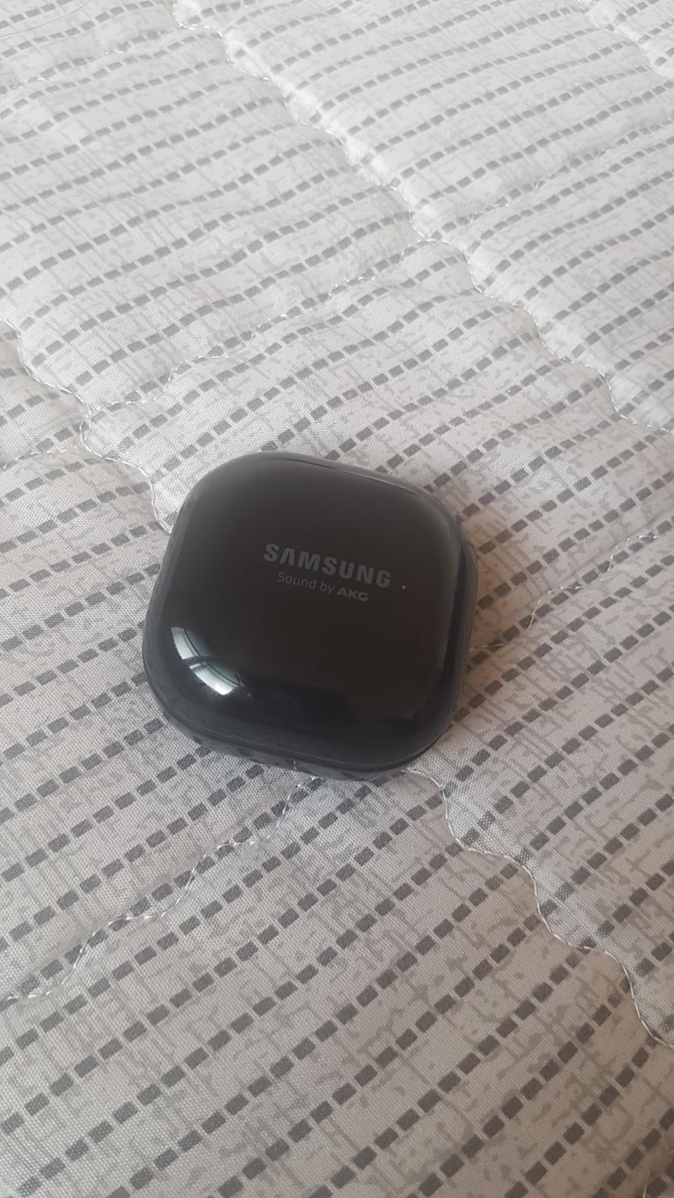 버즈라이브 블랙 상태s급 피스마이너스원케이스도드려요