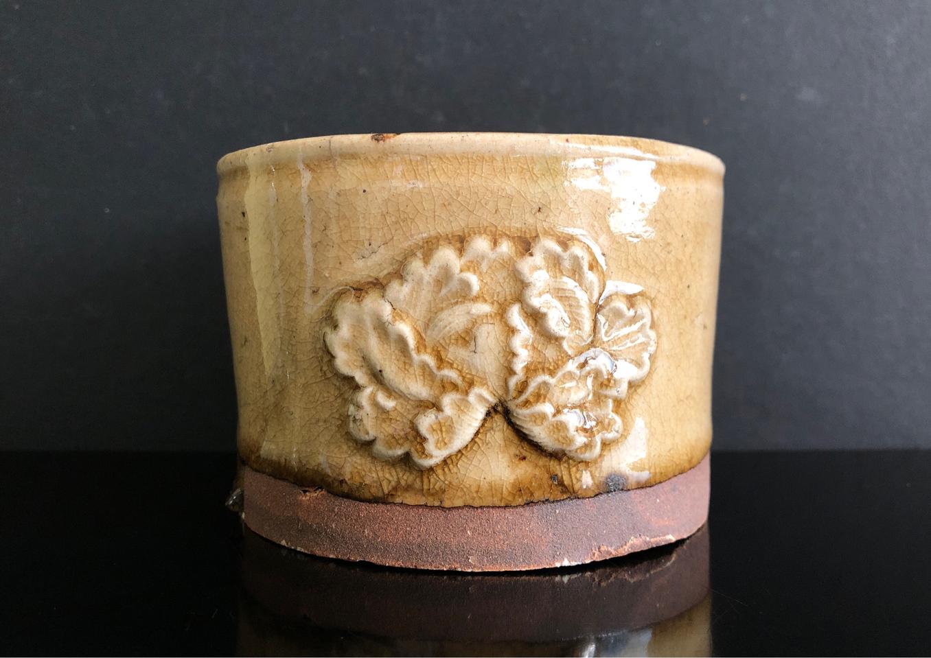 백유 양각화문향로 격식로 문향로