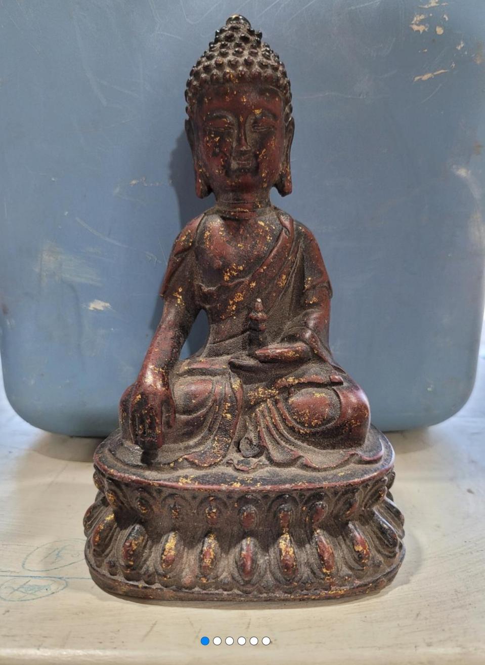 연대가 아주 오래된 불상입니다