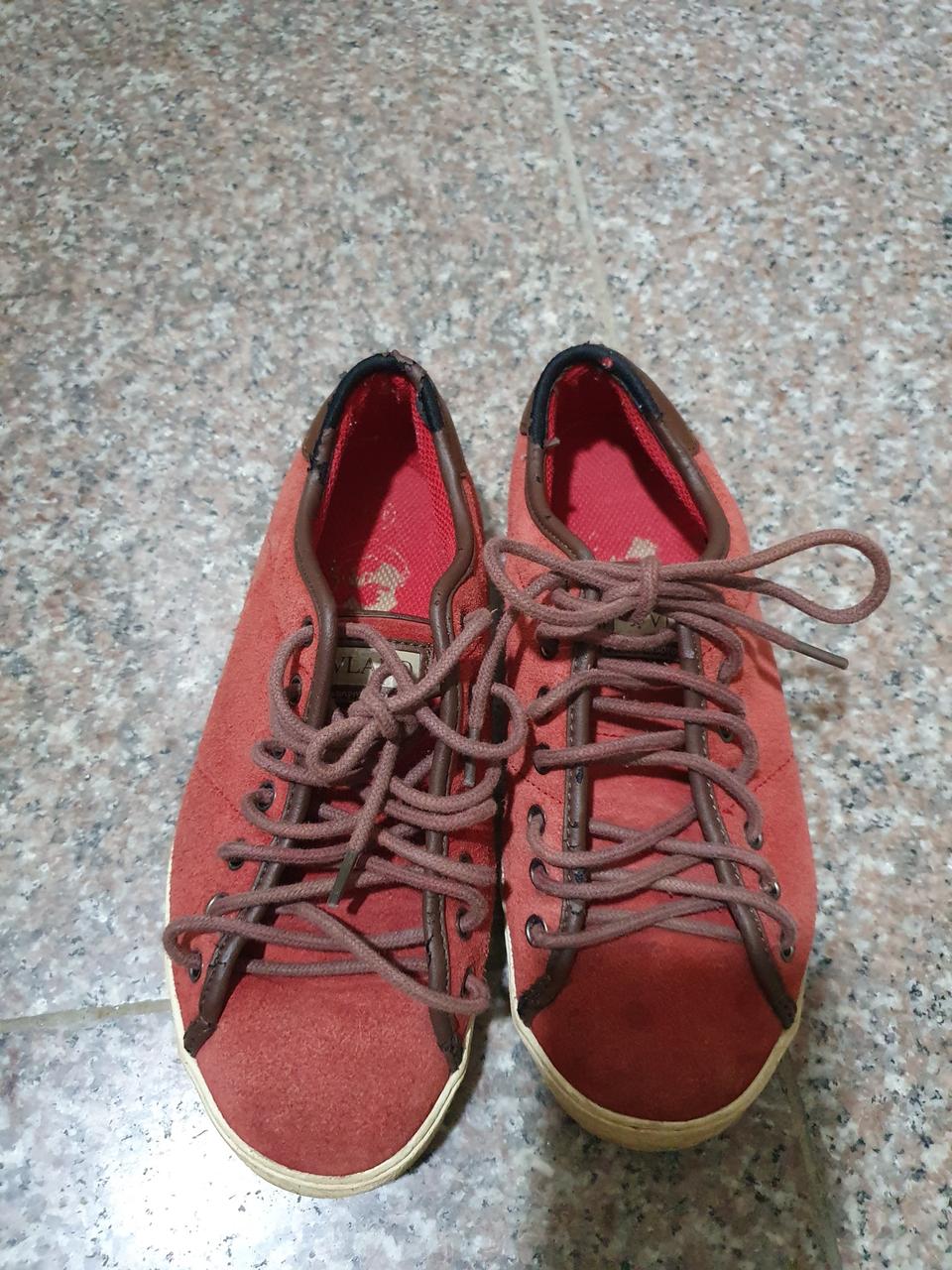 신발235.240두켤레