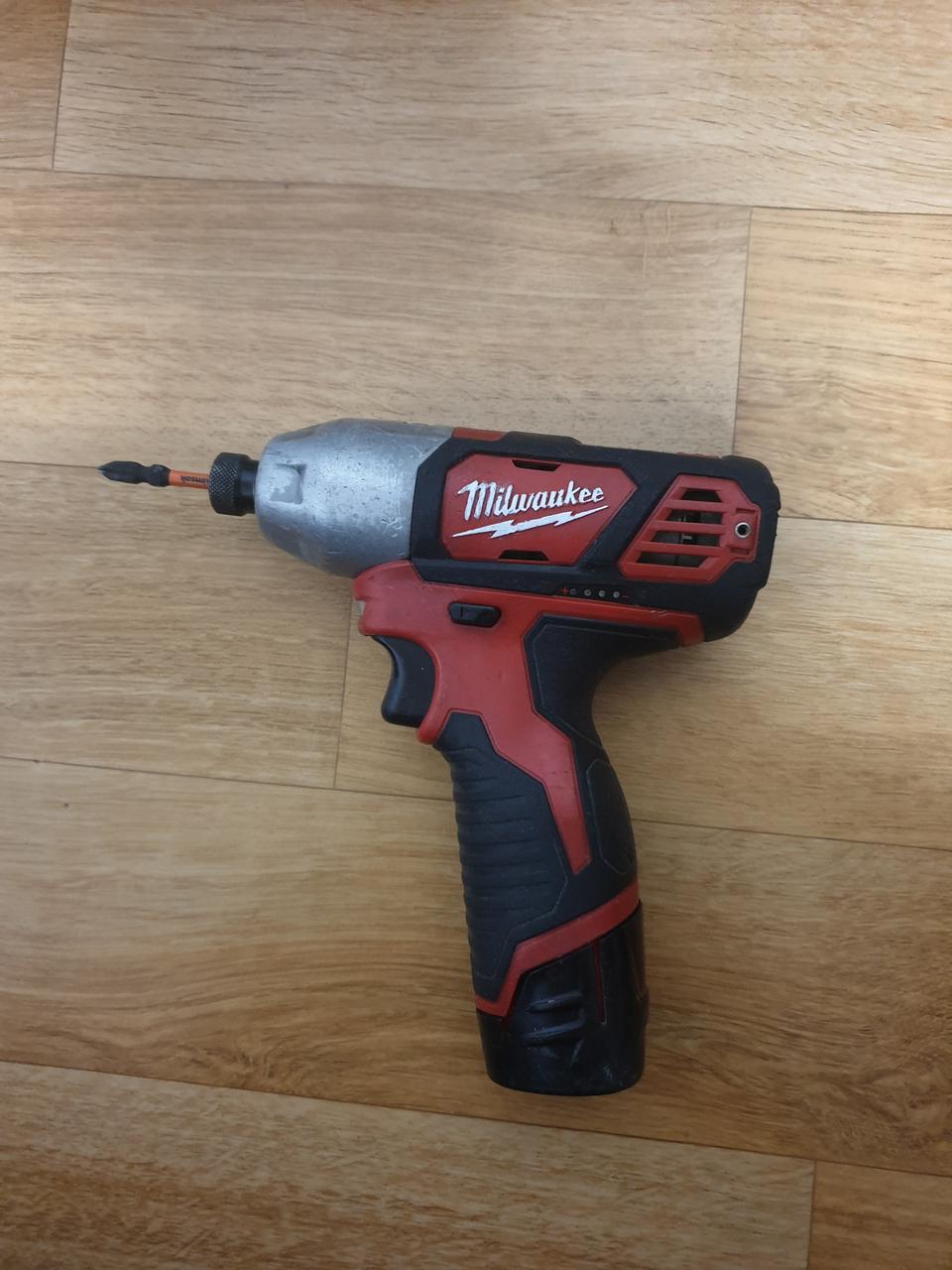 밀워키 M12 BID 충전드릴