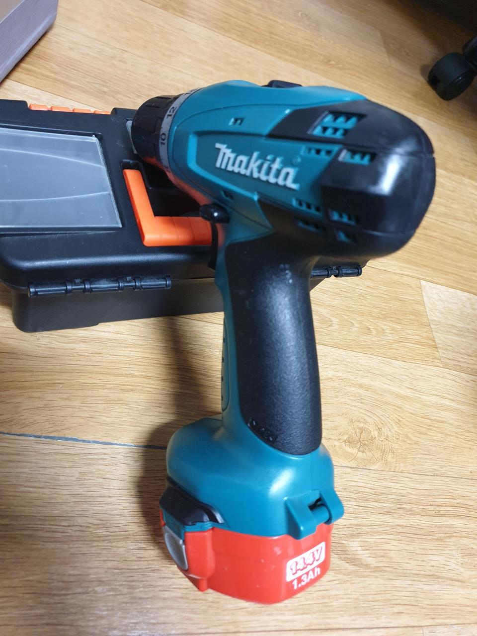 마끼다14.4v 충전드릴