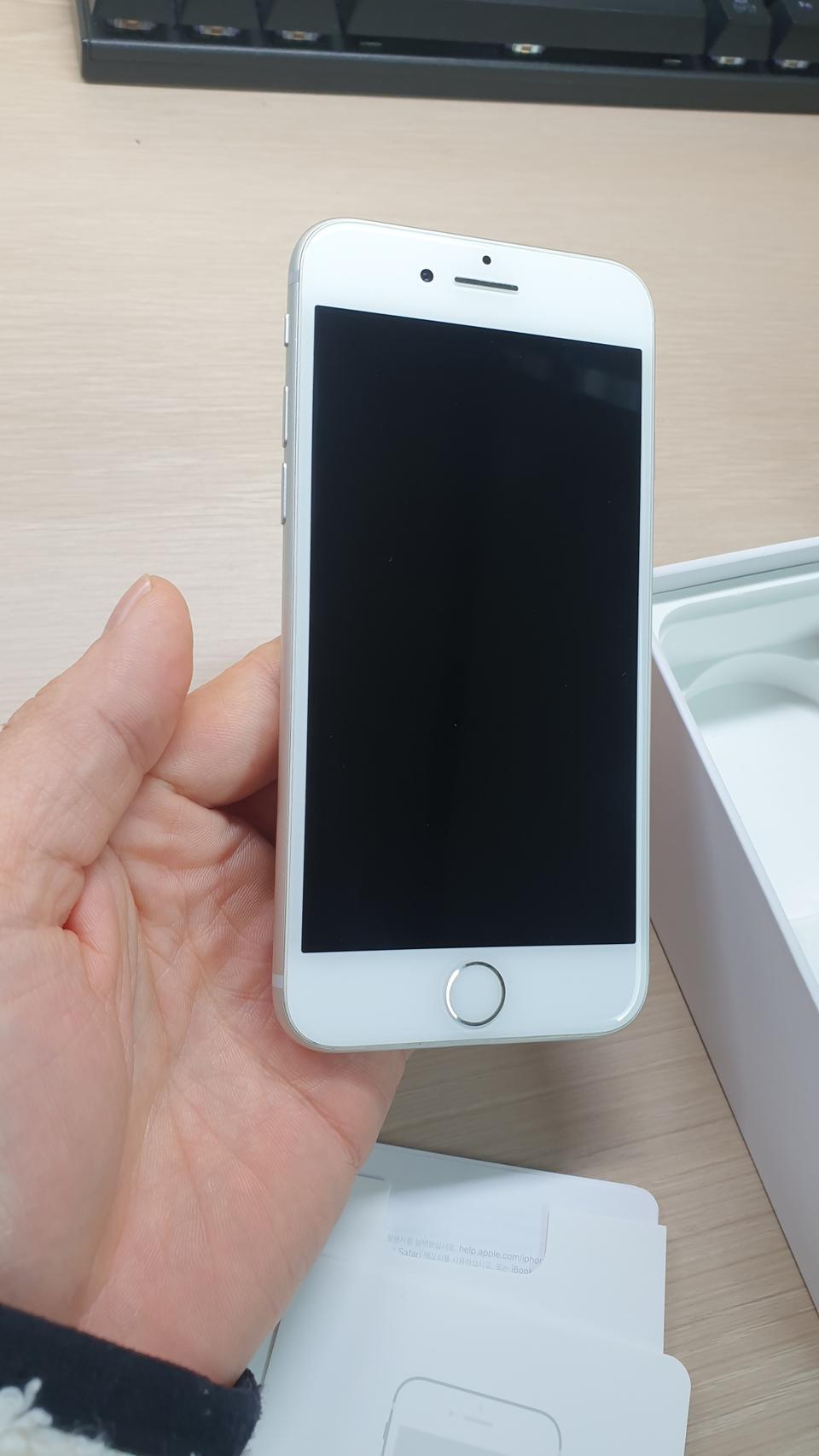 아이폰 8 64G A급 상태 (full box), 케이스포함