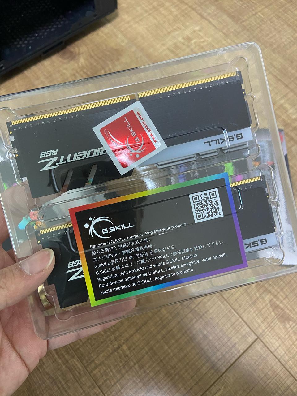 지스킬 트라이던트 8g X 4 cl18 3600