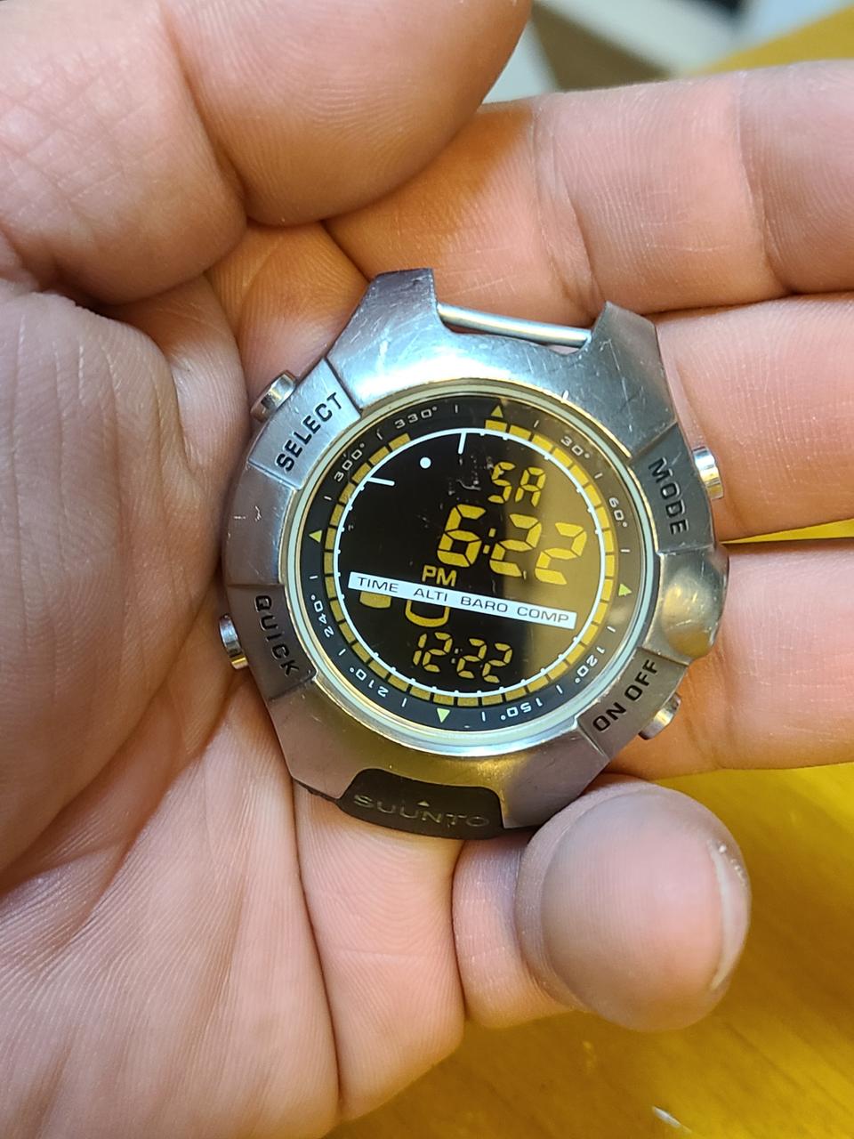 핀란드 순토 옵저버 SUUNTO 고도계,기압계,나침반,시계기능.작동굿