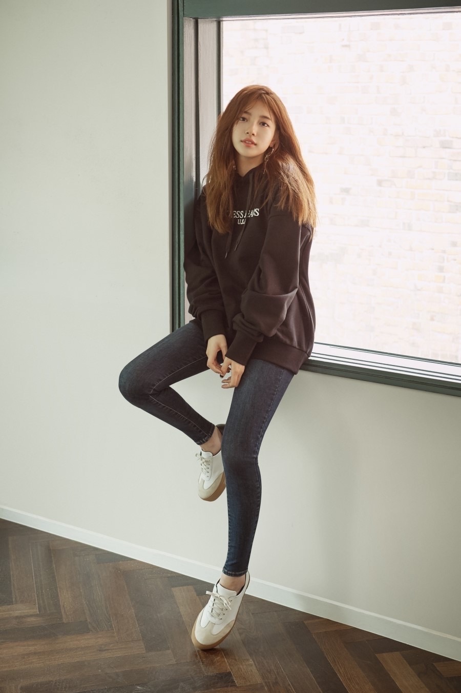 게스 수지 착용 후드티 S