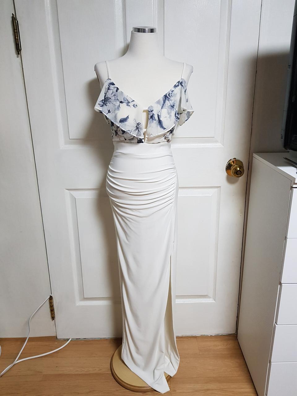 오픈 숄더 프릴 원피스