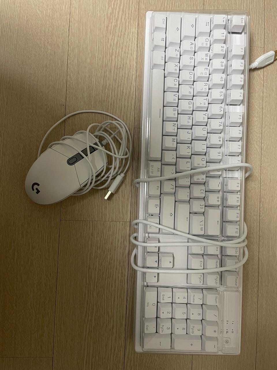 해커 k995p v3 무접점 키보드 화이트 팝니다