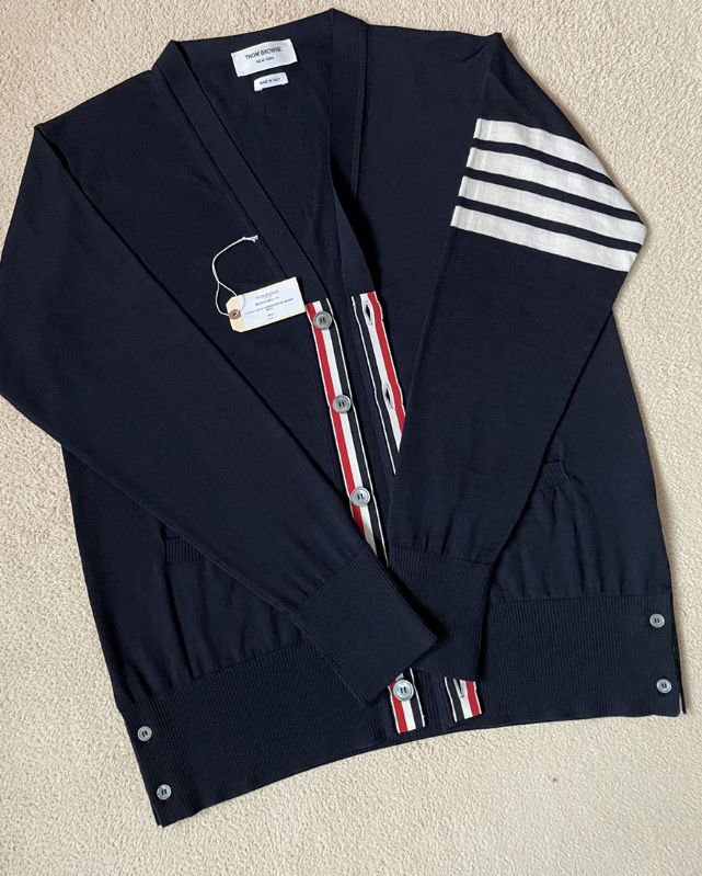 백화점판 톰브라운 가디건 급쳐 !