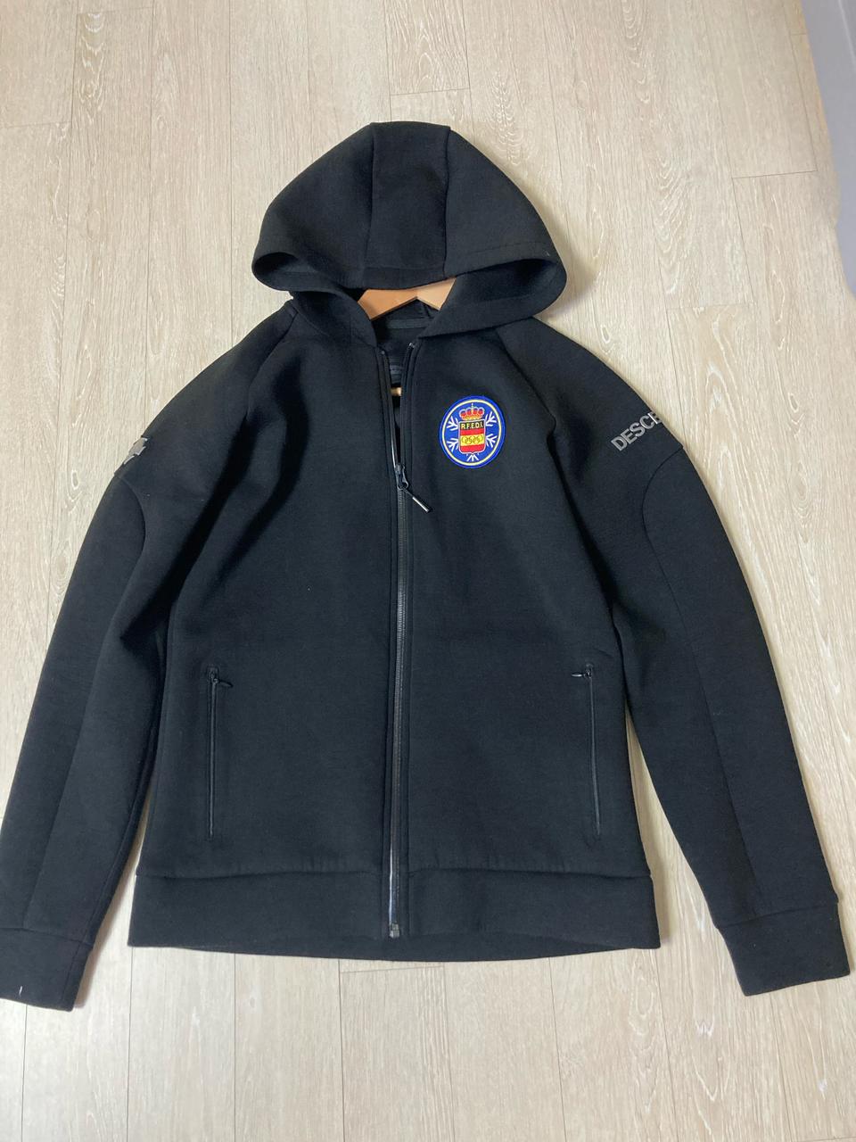 데상트 스위스 스키팀 후드