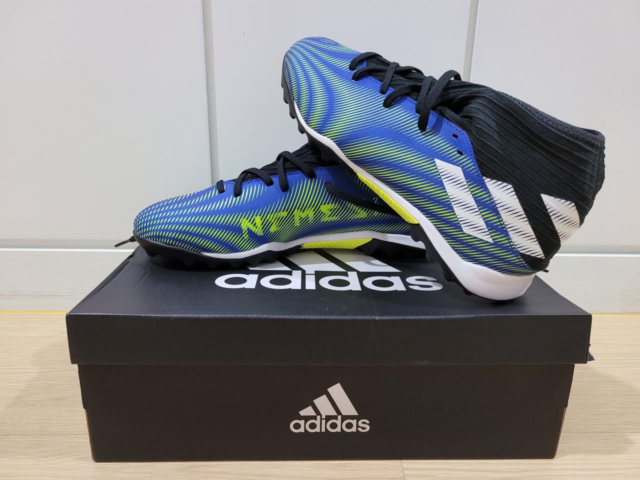 아디다스 네메시스.3 tf풋살화 285사이즈입니다.