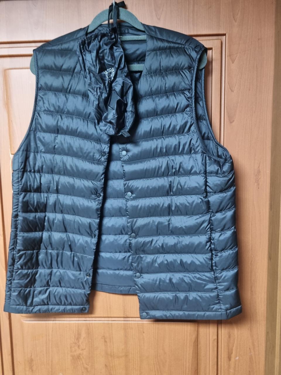 남성유니클로 경량조끼 100