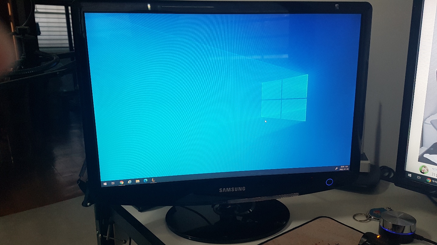 삼성 22인치 모니터 팝니다.