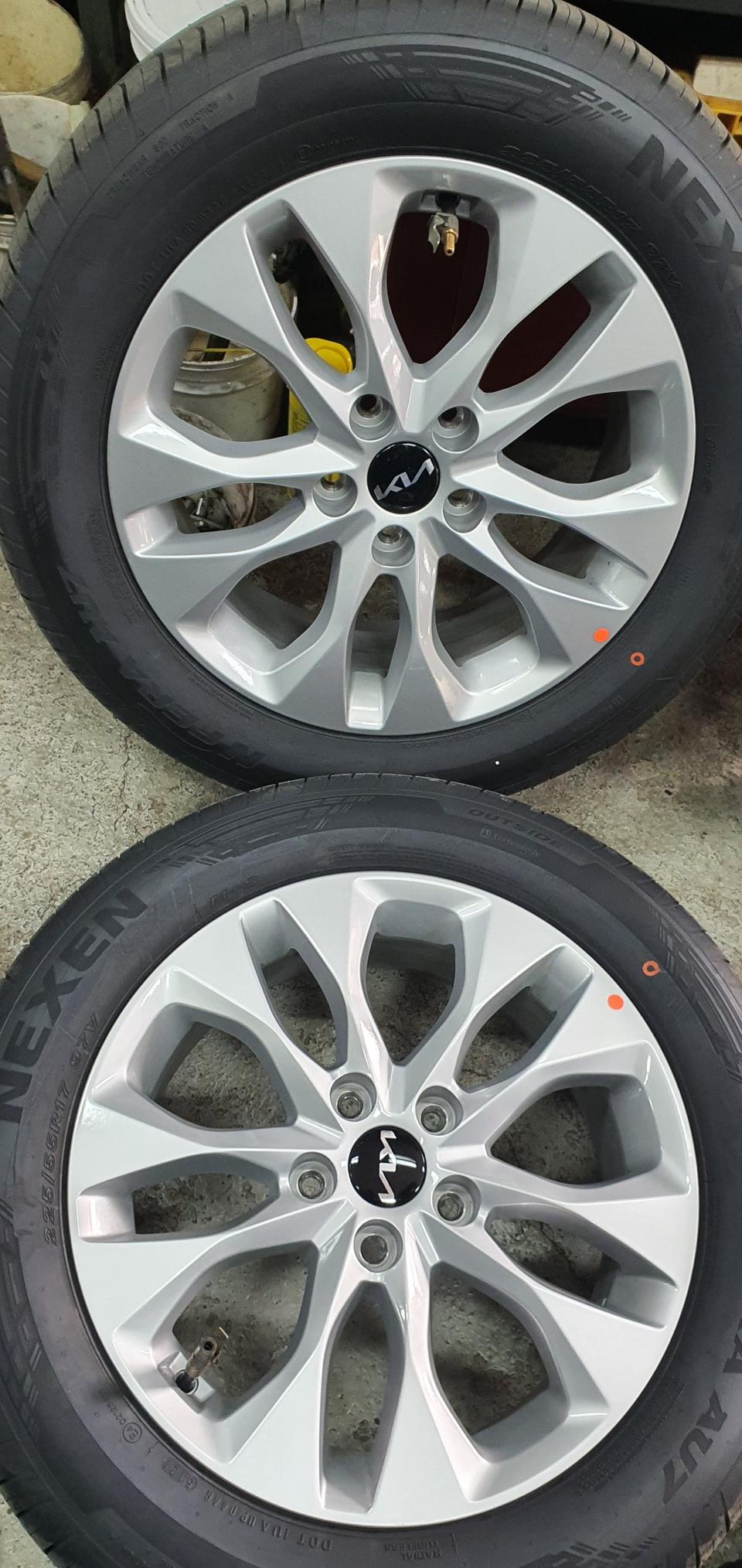 신형 K8 순정 17인치 임판 휠타이어 판매합니다