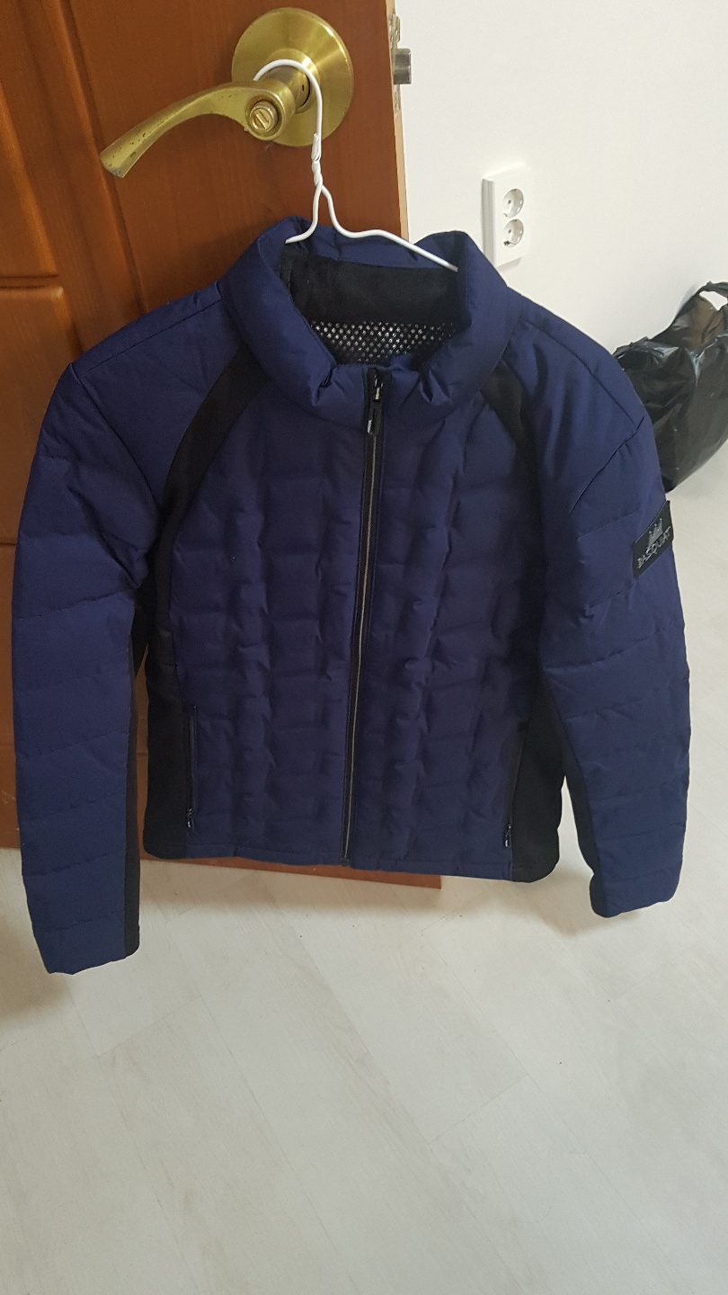 장미쉘바스키아 경량패딩 팔아요