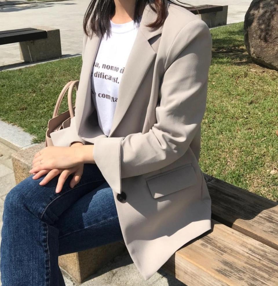 투버튼 베이지 데일리 봄 가을 여자 자켓