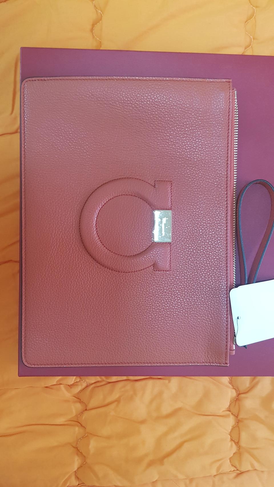 페라가모 간치니 클러치백