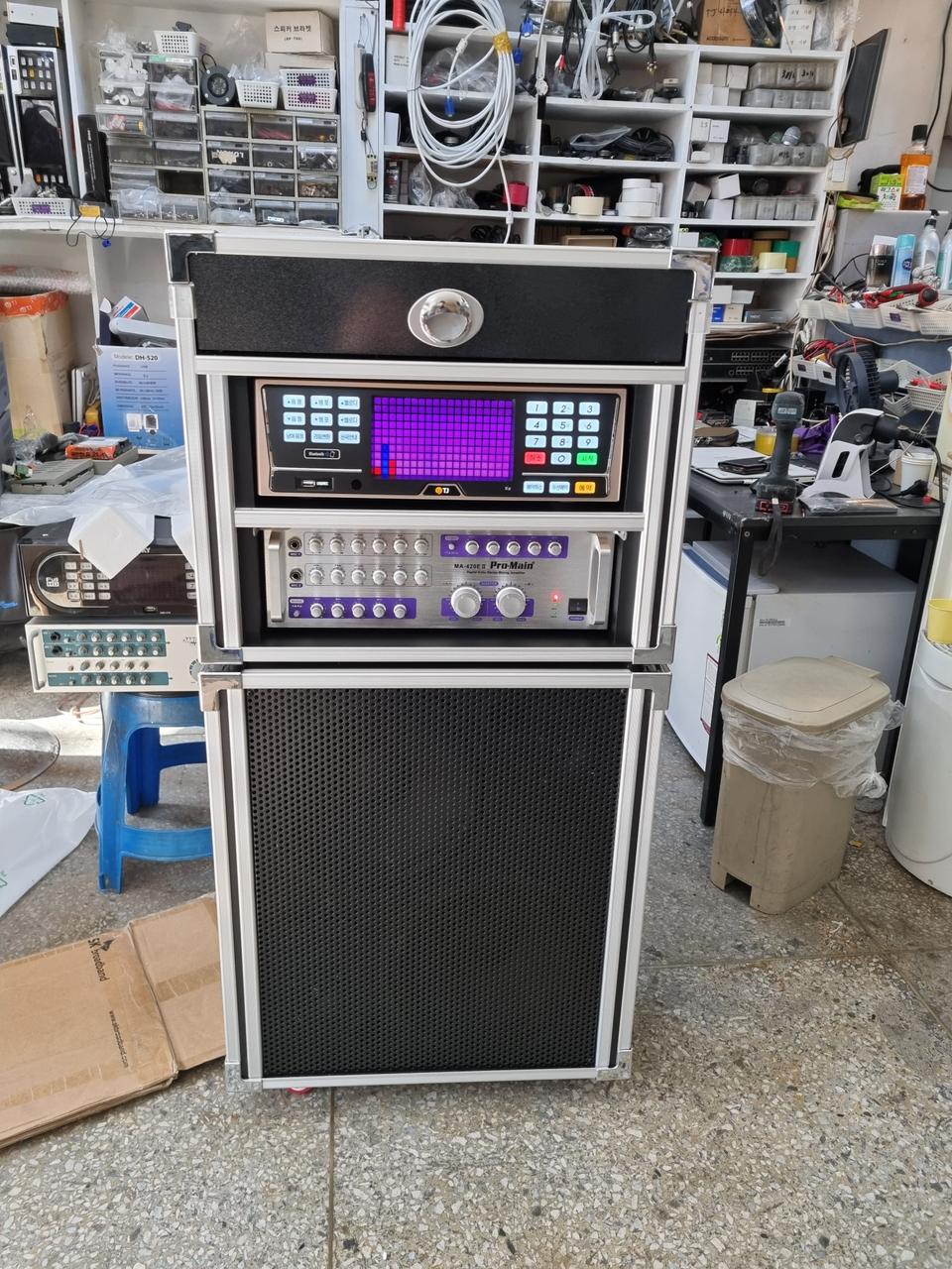 모니터 포함형 새상품 이동식 기계 판매합니다.