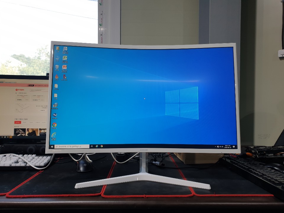 32인치 삼성 화이츠 FHD 144HZ 커브드 22만원판매 
