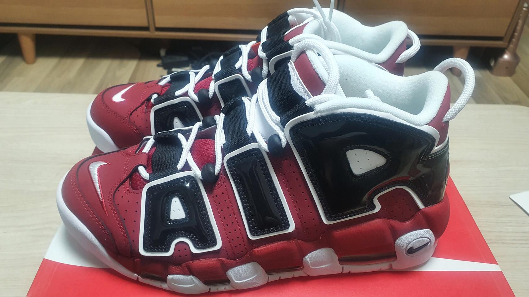 나이키 업템포 크리스마스 270mm 새제품