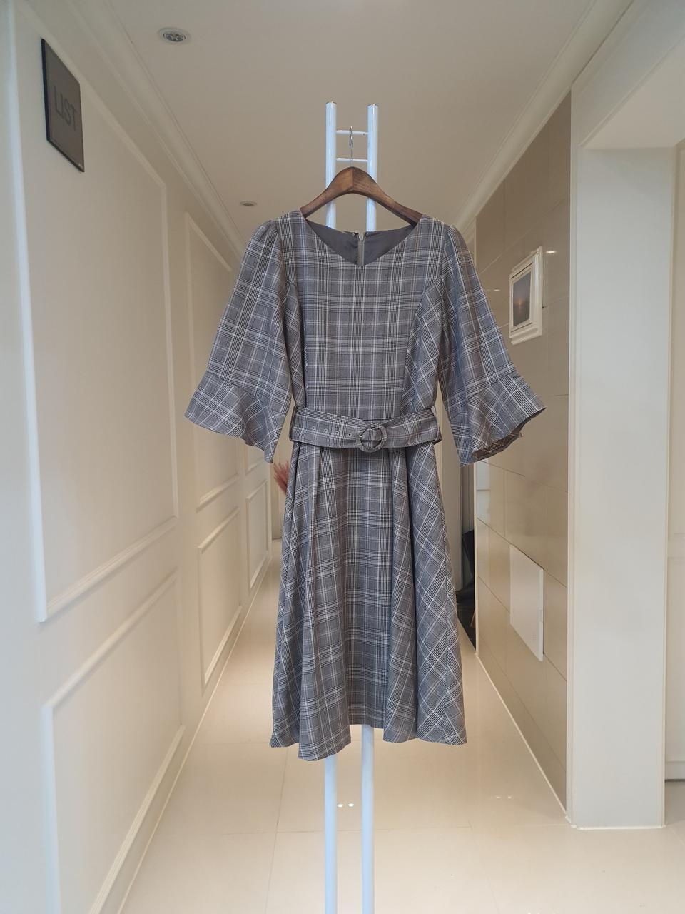 (새상품)사랑스런 브이넥체크원피스