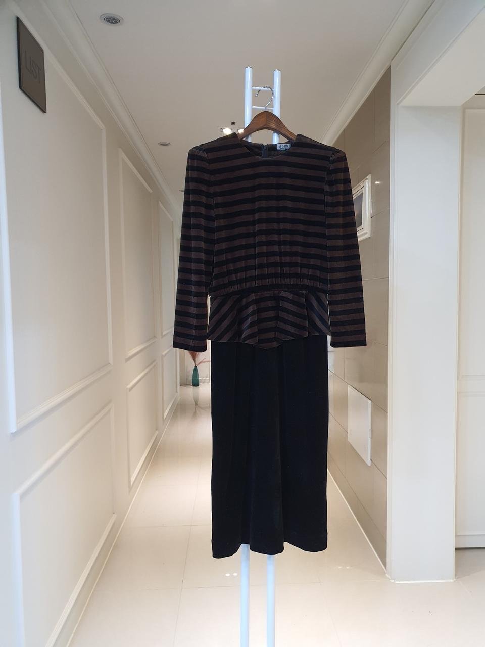 단아한 벨벳 롱원피스