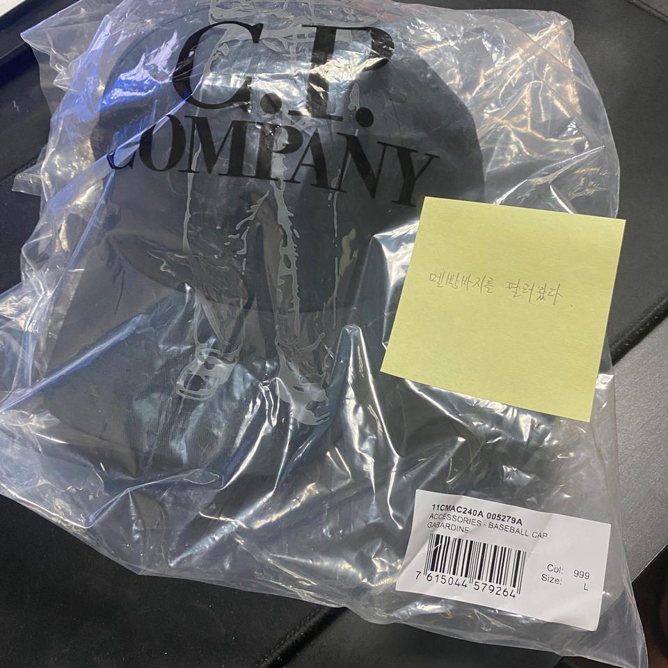 (정품,새상품)21fw cp company 고글볼캡 판매합니다.