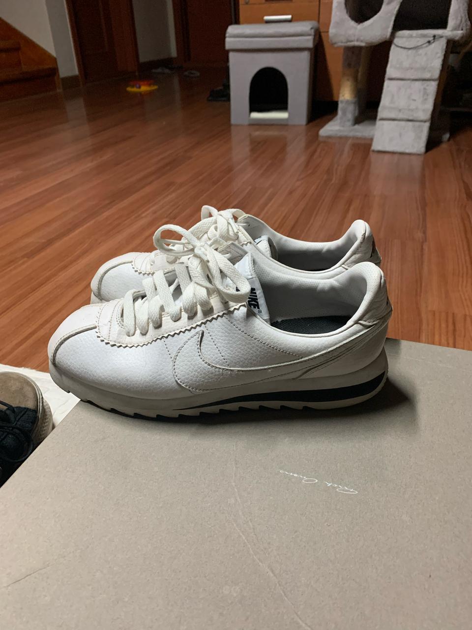 나이키 코르테즈 샤크솔