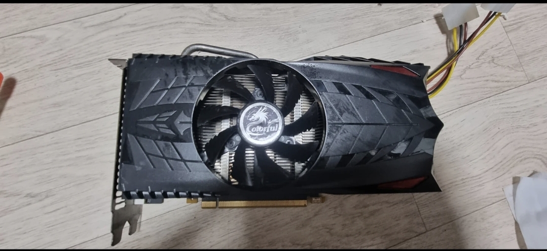 컬러풀 그래픽카드 560 1g